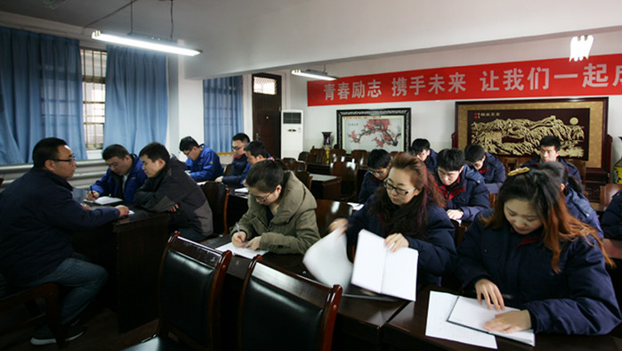 公司团委传达学习贯彻公司“两会”精神