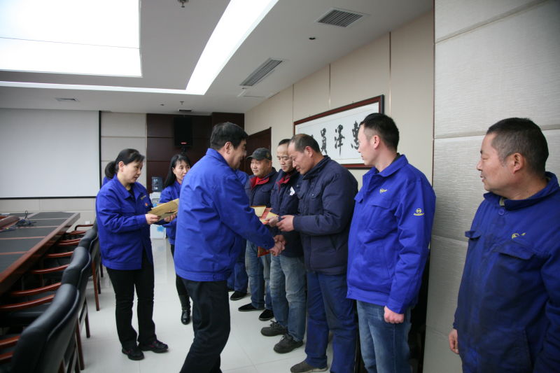 公司工会召开困难职工代表座谈会