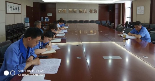 党群党支部组织开展党员政治理论学习