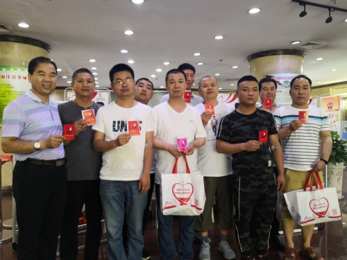 金属结构分公司职工参加无偿献血社会公益活动